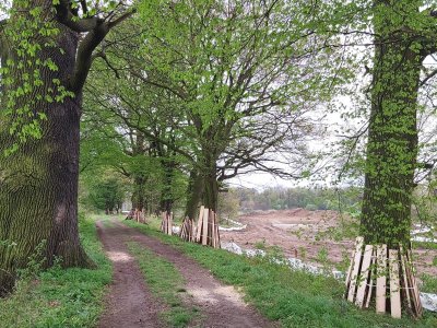 Prace nad obwałowaniem